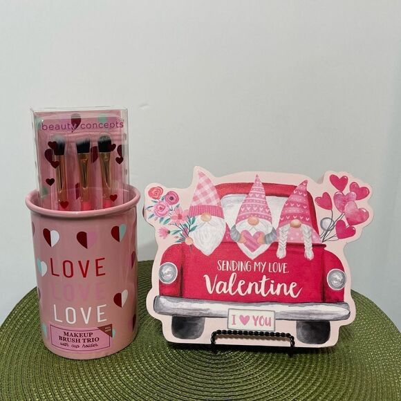 Makeup Brush Trio with Cup Holder & Gnome Valentines Sign NWT - Picture 1 of 8